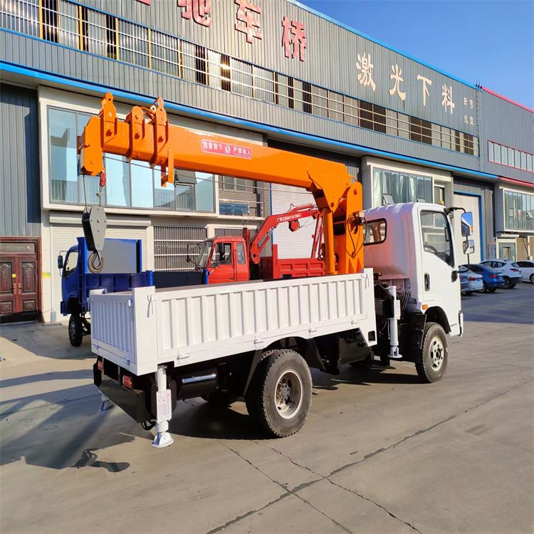 建瓯市三轮随车吊定制 农用改装机自备吊中瑞长期出售